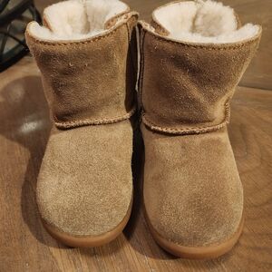 Toddler Girls Uggs Size 8